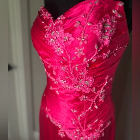 Paris by Mori Lee Strapless Fuchsia Pink Gown Floral Embroidery & Gems SZ 8 NEW